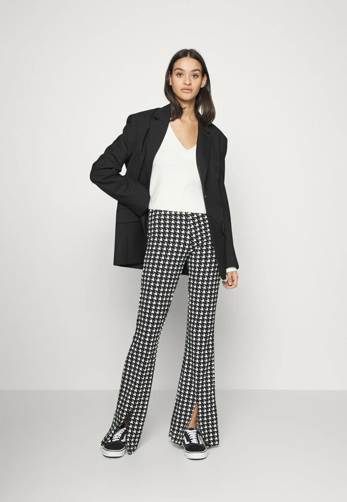 Flash Sale โญ Hollister Co. FABBA V NECK - Jumper - White ๐ฅฐ - Image 2