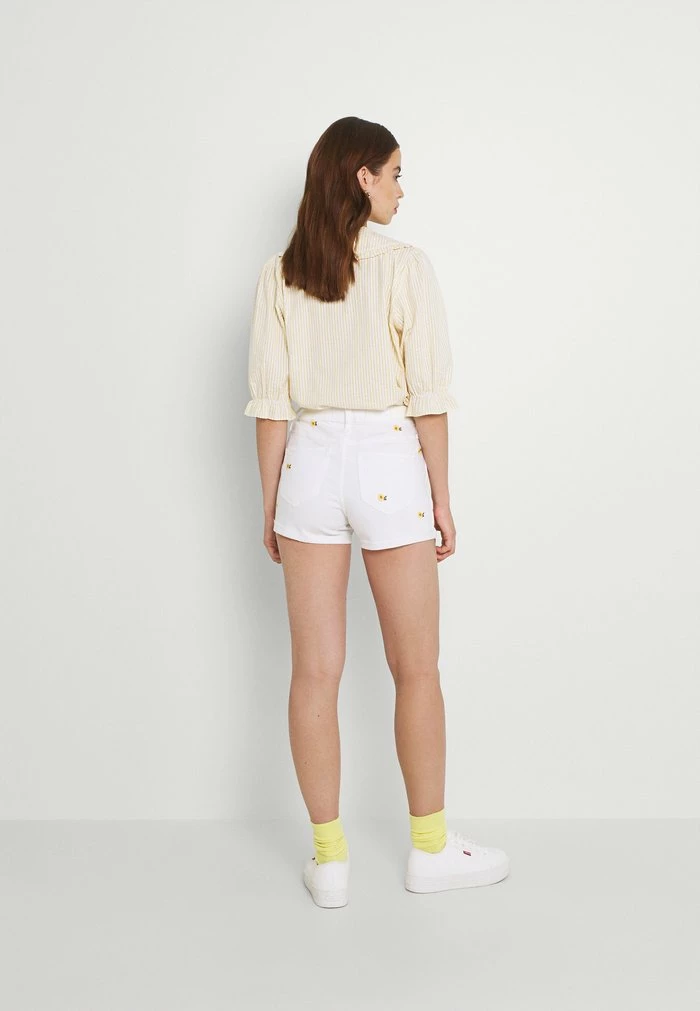 Buy ๐คฉ Hollister Co. CLEAN DAISY ROLL - Denim Shorts - White ๐ - Image 3