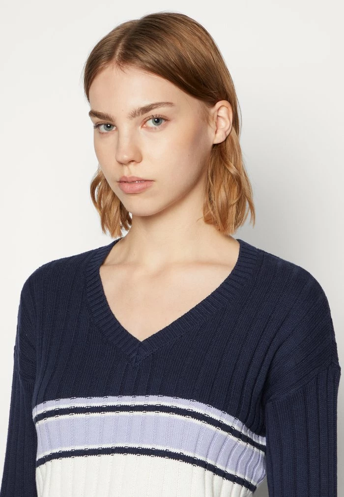 Best reviews of ๐ Hollister Co. SCROLL STOPPER V NECK - Jumper - Navy ๐งจ - Image 6