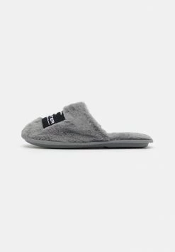 Best deal ๐ Hollister Co. SLIPPER - Slippers - Grey ๐