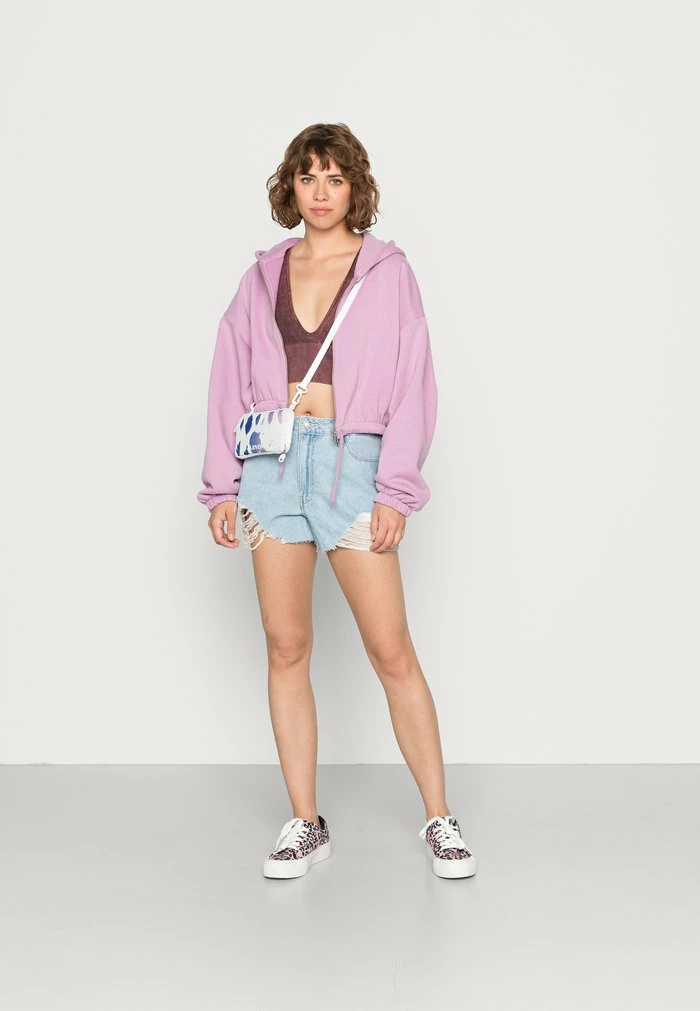 Best Sale โค๏ธ Hollister Co. CHAIN 80S MOM SUPER LIGHT SHARK - Denim Shorts - Light Blue ๐งจ - Image 2