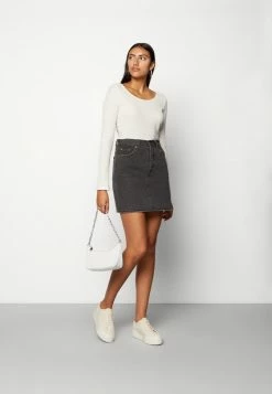 New ๐ฅ Hollister Co. LONGSLEEVE CREW 2 PACK - Long Sleeved Top - Zinfandel/antique White ๐