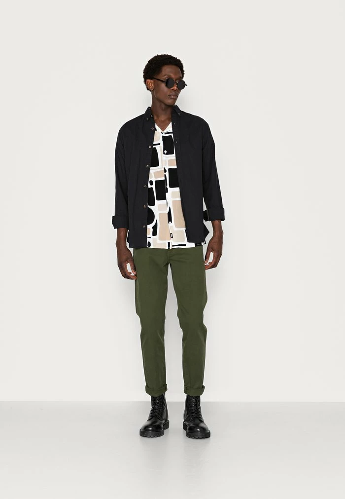 Hot Sale ๐ Hollister Co. CONVERSATIONALS - ๐ Shirt - Tan Abstract ๐ - Image 2