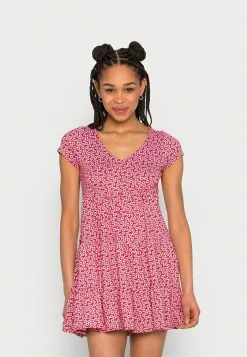 Brand new 🛒 Hollister Co. TIERED SHORT 👗 DRESS - Day 👗 DRESS - Red Ditsy ⭐