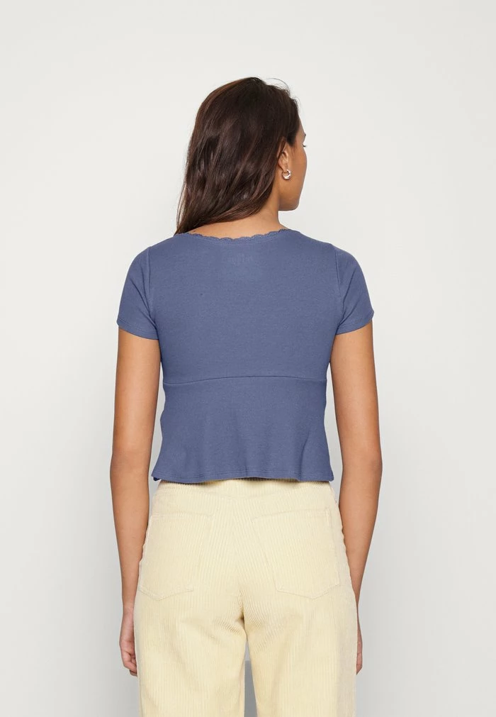 Flash Sale โ Hollister Co. PEPLUM - Print T-shirt - Grisaille ๐ฅฐ - Image 3