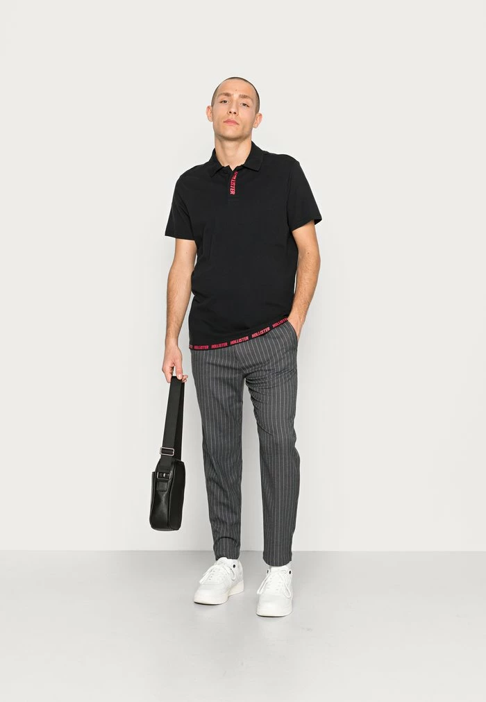 New ???? Hollister Co. WEBEX ADGP GRAPHICS - Polo ???? Shirt - Black ✨ 4 New ???? Hollister Co. WEBEX ADGP GRAPHICS - Polo ???? Shirt - Black ✨ - Image 2