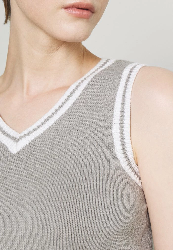 Hot Sale โ๏ธ Hollister Co. Jumper - Light Grey White Tipping ๐งจ - Image 6