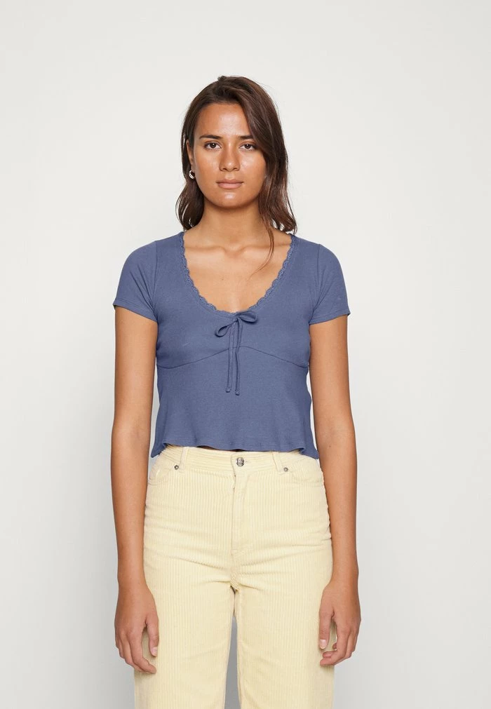 Flash Sale โ Hollister Co. PEPLUM - Print T-shirt - Grisaille ๐ฅฐ