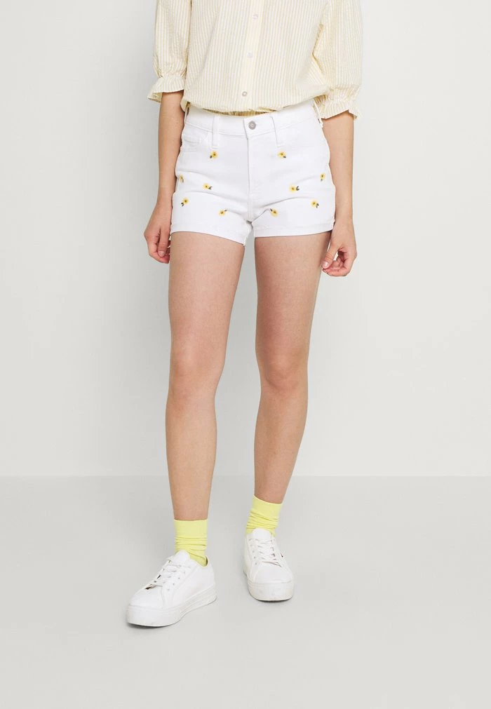 Buy ๐คฉ Hollister Co. CLEAN DAISY ROLL - Denim Shorts - White ๐