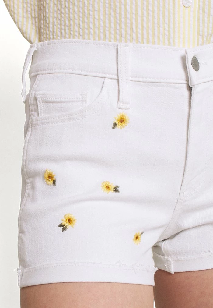 Buy ๐คฉ Hollister Co. CLEAN DAISY ROLL - Denim Shorts - White ๐ - Image 4