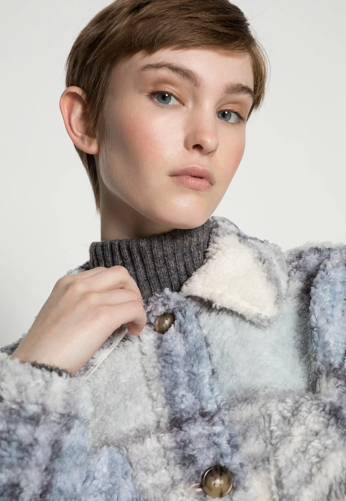 Promo ๐ Hollister Co. SHERPA MID LENGTH SHACKET - Light Jacket - Blue Plaid ๐ - Image 5