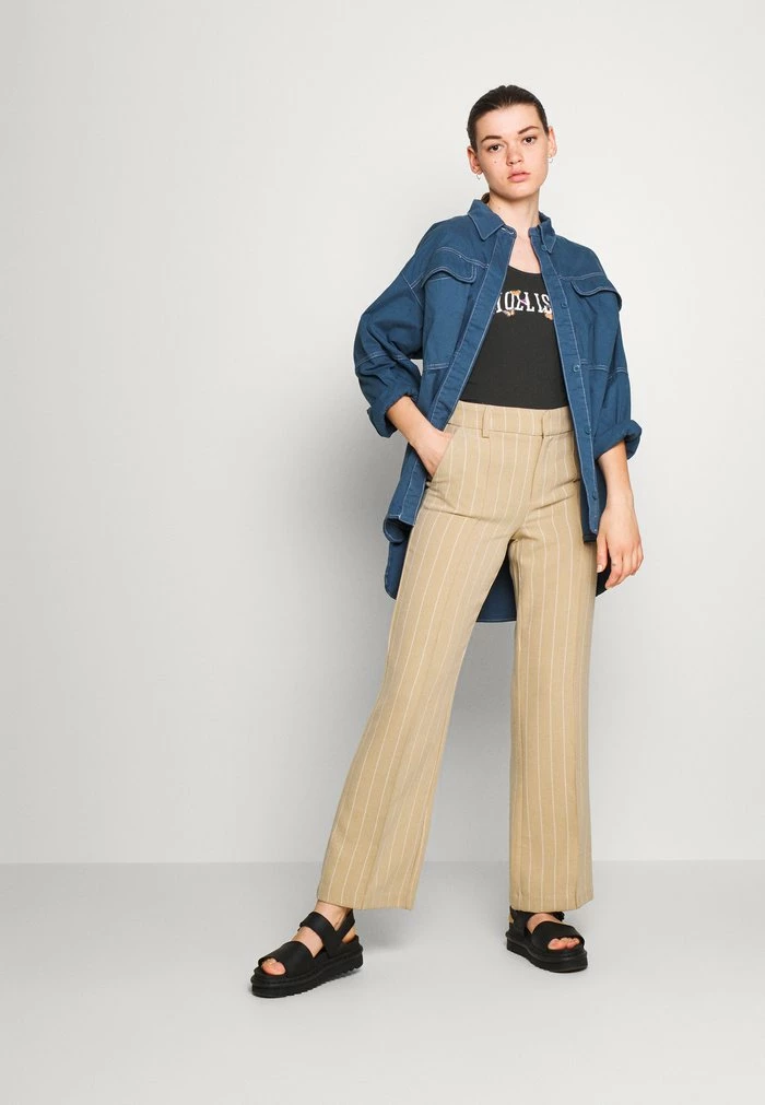 Best reviews of ๐ Hollister Co. Top - Phantom Black โญ - Image 2