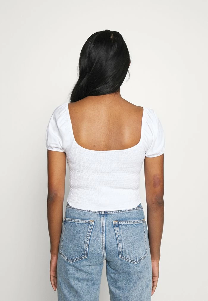 Outlet โ Hollister Co. CAP SLEEVE SMOCK - Print T-shirt - White ๐ - Image 3