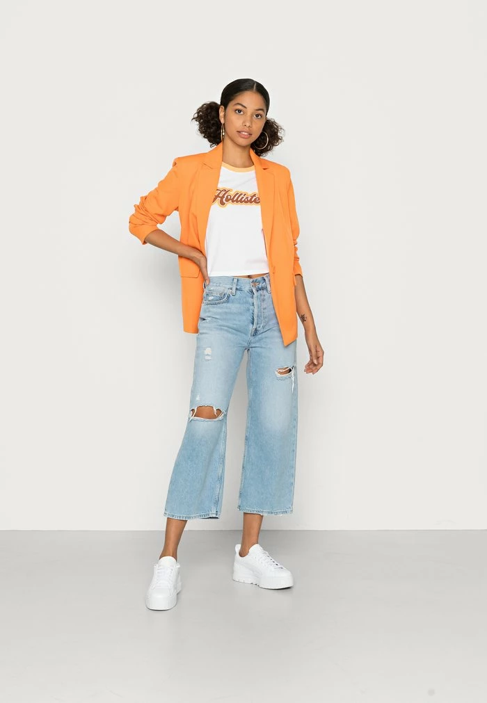 Buy ๐ฅฐ Hollister Co. CREW FASHION CORE - Print T-shirt - White And Yellow โญ - Image 2