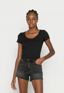 Top 10 ๐ Hollister Co. SEAMLESS SNAP HENLEY - Basic T-shirt - Casual Black ๐