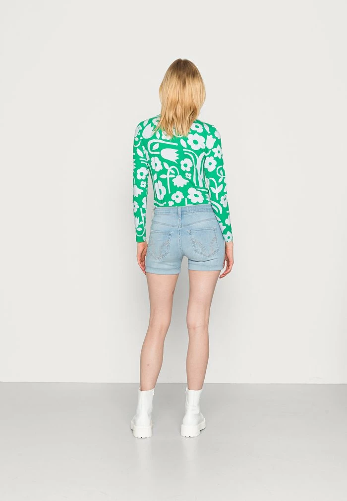 Best deal ๐ Hollister Co. MEDIUM DOUBLE ROLL - Denim Shorts - Light Clean ๐ - Image 3