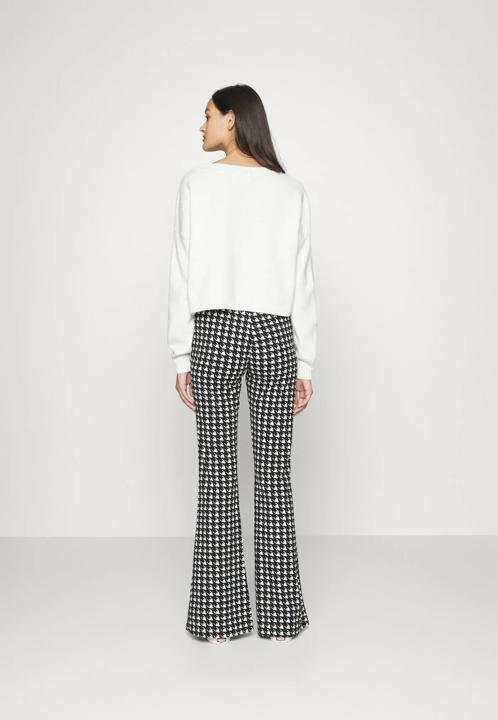 Flash Sale โญ Hollister Co. FABBA V NECK - Jumper - White ๐ฅฐ - Image 3