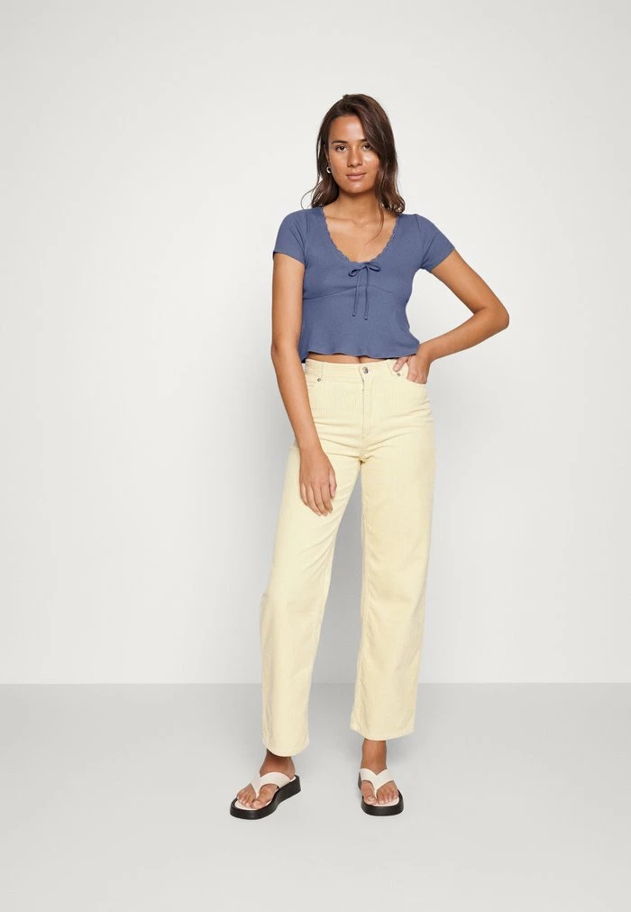 Flash Sale โ Hollister Co. PEPLUM - Print T-shirt - Grisaille ๐ฅฐ - Image 2